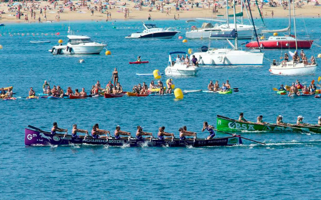 See the Concha de Donostia regattas by boat